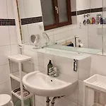 Lägenhet Basecamp 60 Am Waldrand - Fuer Gruppen Familien Monteure - Helles 2-zimmer-souterrain Altenstadt