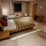 Lägenhet Basecamp 60 Am Waldrand - Fuer Gruppen Familien Monteure - Helles 2-zimmer-souterrain *