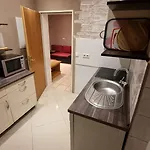 Lägenhet Basecamp 60 Am Waldrand - Fuer Gruppen Familien Monteure - Helles 2-zimmer-souterrain Altenstadt