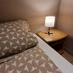 Basecamp 60 Am Waldrand - Fuer Gruppen Familien Monteure - Helles 2-zimmer-souterrain *