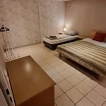 Basecamp 60 Am Waldrand - Fuer Gruppen Familien Monteure - Helles 2-zimmer-souterrain Altenstadt