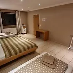Lägenhet Basecamp 60 Am Waldrand - Fuer Gruppen Familien Monteure - Helles 2-zimmer-souterrain