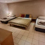 Basecamp 60 Am Waldrand - Fuer Gruppen Familien Monteure - Helles 2-zimmer-souterrain * Altenstadt