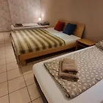 Lägenhet Basecamp 60 Am Waldrand - Fuer Gruppen Familien Monteure - Helles 2-zimmer-souterrain *