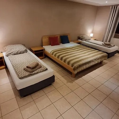 Apartmán Basecamp 60 Am Waldrand - Fuer Gruppen Familien Monteure - Helles 2-Zimmer-Souterrain - Frankfurt, Hanau, Giessen - Kostenlose Parkplaetze Altenstadt