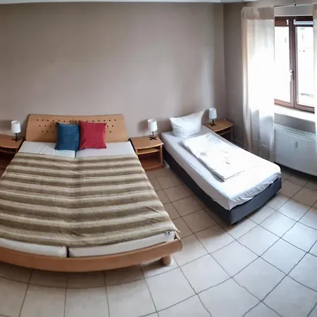 Basecamp 60 Am Waldrand - Fuer Gruppen Familien Monteure - Helles 2-zimmer-souterrain Lägenhet *