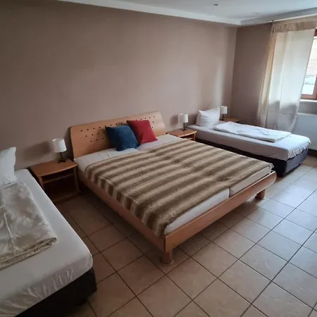 Apartmán Basecamp 60 Am Waldrand - Fuer Gruppen Familien Monteure - Helles 2-Zimmer-Souterrain - Frankfurt, Hanau, Giessen - Kostenlose Parkplaetze Altenstadt