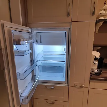 Basecamp 60 Am Waldrand - Fuer Gruppen Familien Monteure - Helles 2-Zimmer-Souterrain - Frankfurt, Hanau, Giessen - Kostenlose Parkplaetze Altenstadt