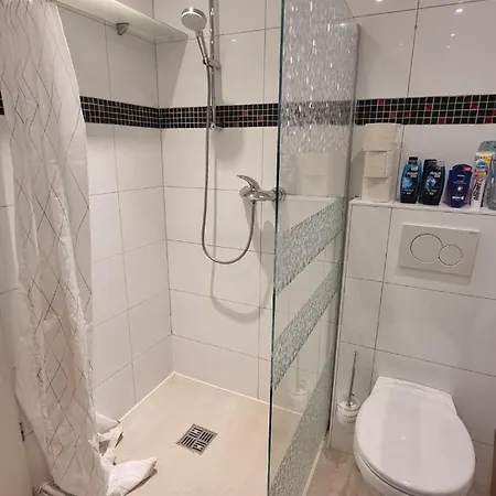 Apartmán Basecamp 60 Am Waldrand - Fuer Gruppen Familien Monteure - Helles 2-zimmer-souterrain *
