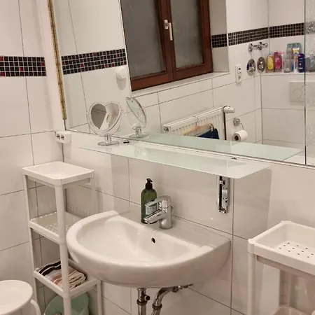 Apartmán Basecamp 60 Am Waldrand - Fuer Gruppen Familien Monteure - Helles 2-zimmer-souterrain Altenstadt
