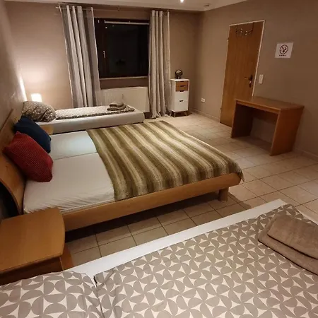 Apartmán Basecamp 60 Am Waldrand - Fuer Gruppen Familien Monteure - Helles 2-zimmer-souterrain *