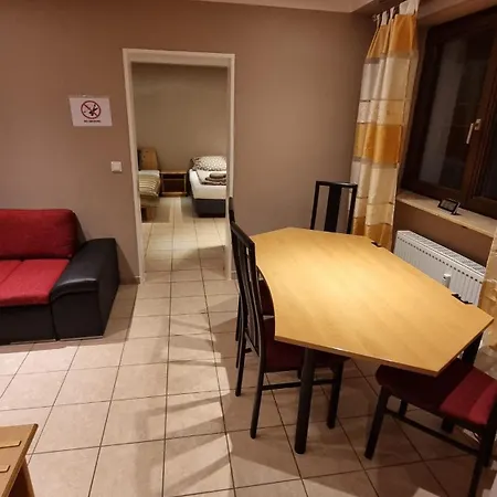 Basecamp 60 Am Waldrand - Fuer Gruppen Familien Monteure - Helles 2-zimmer-souterrain Apartmán