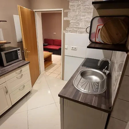 Apartmán Basecamp 60 Am Waldrand - Fuer Gruppen Familien Monteure - Helles 2-zimmer-souterrain Altenstadt