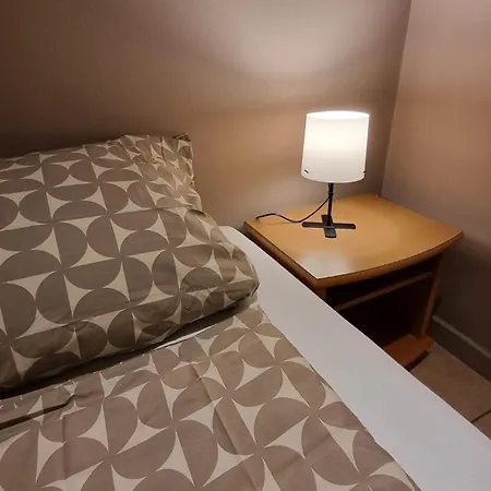 Basecamp 60 Am Waldrand - Fuer Gruppen Familien Monteure - Helles 2-zimmer-souterrain *