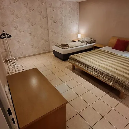 Basecamp 60 Am Waldrand - Fuer Gruppen Familien Monteure - Helles 2-zimmer-souterrain Altenstadt