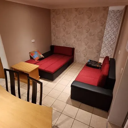 Basecamp 60 Am Waldrand - Fuer Gruppen Familien Monteure - Helles 2-zimmer-souterrain Apartmán