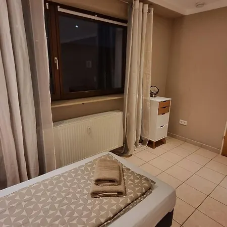 Basecamp 60 Am Waldrand - Fuer Gruppen Familien Monteure - Helles 2-zimmer-souterrain Apartmán Altenstadt