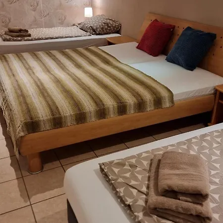 Basecamp 60 Am Waldrand - Fuer Gruppen Familien Monteure - Helles 2-zimmer-souterrain Apartmán