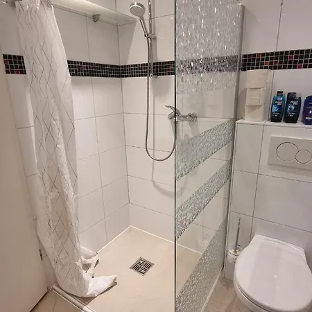 Basecamp 60 Am Waldrand - Fuer Gruppen Familien Monteure - Helles 2-zimmer-souterrain Apartmán Altenstadt