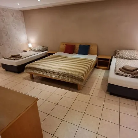Basecamp 60 Am Waldrand - Fuer Gruppen Familien Monteure - Helles 2-zimmer-souterrain * Altenstadt