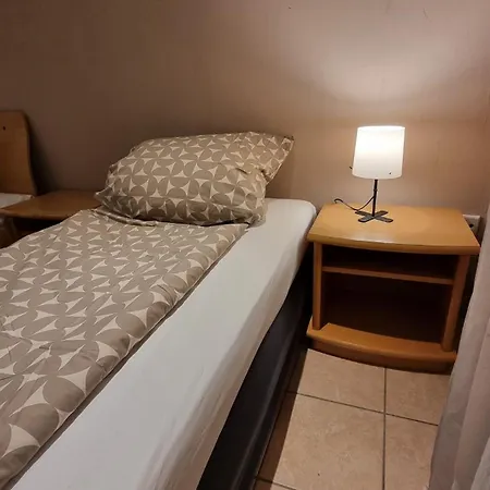 Basecamp 60 Am Waldrand - Fuer Gruppen Familien Monteure - Helles 2-zimmer-souterrain *
