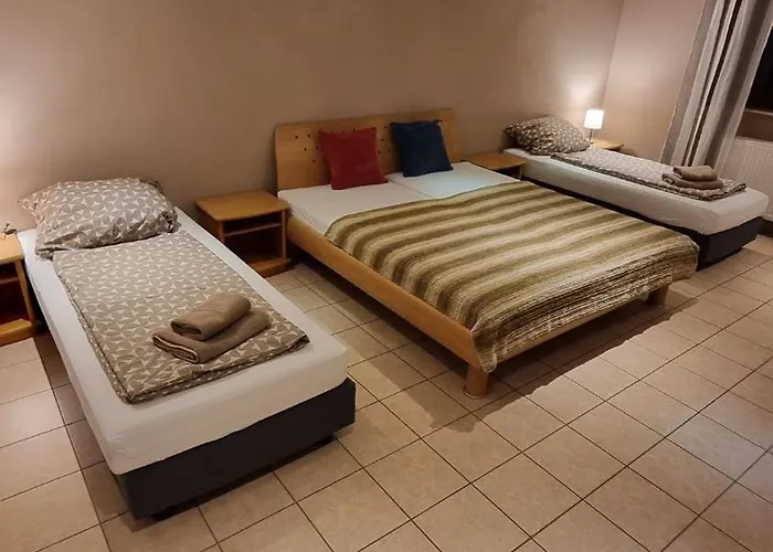 Apartmán Basecamp 60 Am Waldrand - Fuer Gruppen Familien Monteure - Helles 2-Zimmer-Souterrain - Frankfurt, Hanau, Giessen - Kostenlose Parkplaetze Altenstadt