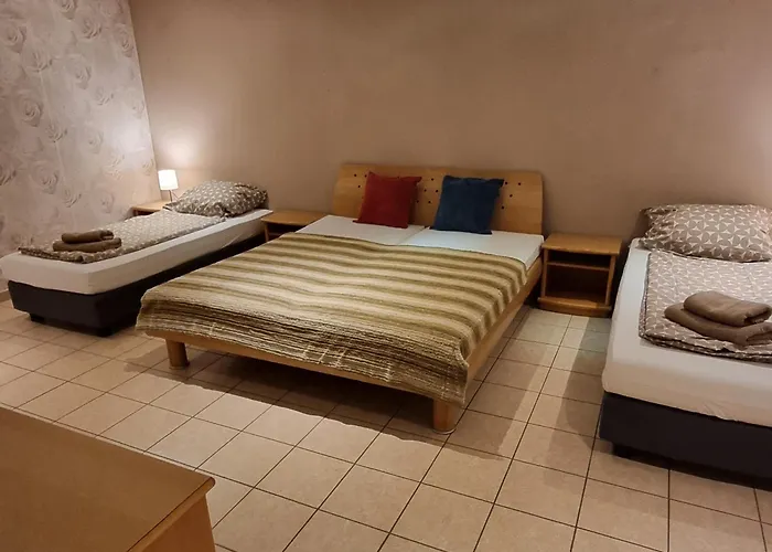 Apartmán Basecamp 60 Am Waldrand - Fuer Gruppen Familien Monteure - Helles 2-Zimmer-Souterrain - Frankfurt, Hanau, Giessen - Kostenlose Parkplaetze *