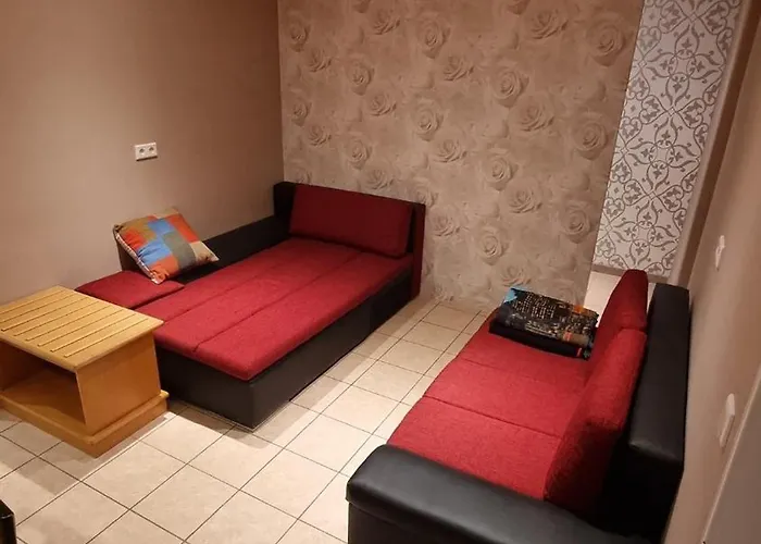 Basecamp 60 Am Waldrand - Fuer Gruppen Familien Monteure - Helles 2-Zimmer-Souterrain - Frankfurt, Hanau, Giessen - Kostenlose Parkplaetze *