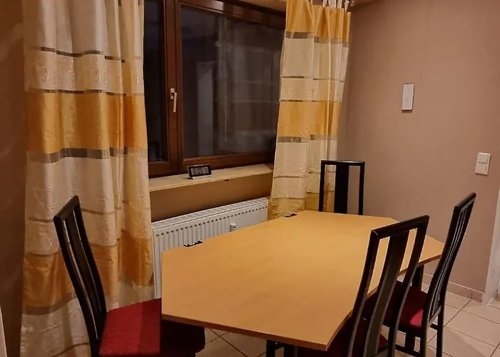 Basecamp 60 Am Waldrand - Fuer Gruppen Familien Monteure - Helles 2-Zimmer-Souterrain - Frankfurt, Hanau, Giessen - Kostenlose Parkplaetze *