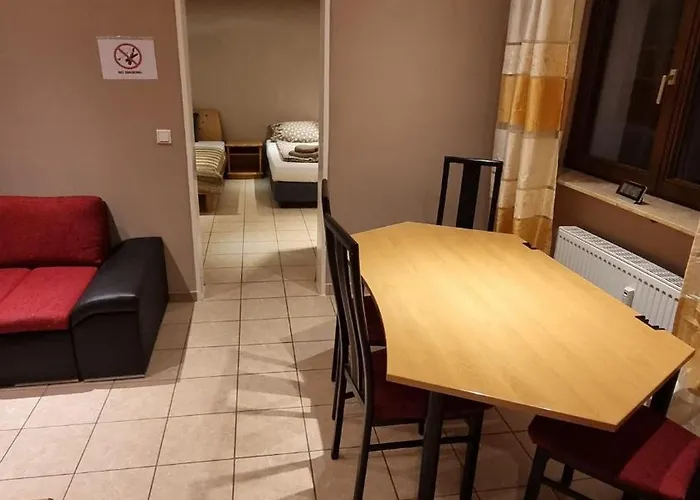 Basecamp 60 Am Waldrand - Fuer Gruppen Familien Monteure - Helles 2-Zimmer-Souterrain - Frankfurt, Hanau, Giessen - Kostenlose Parkplaetze Apartmán