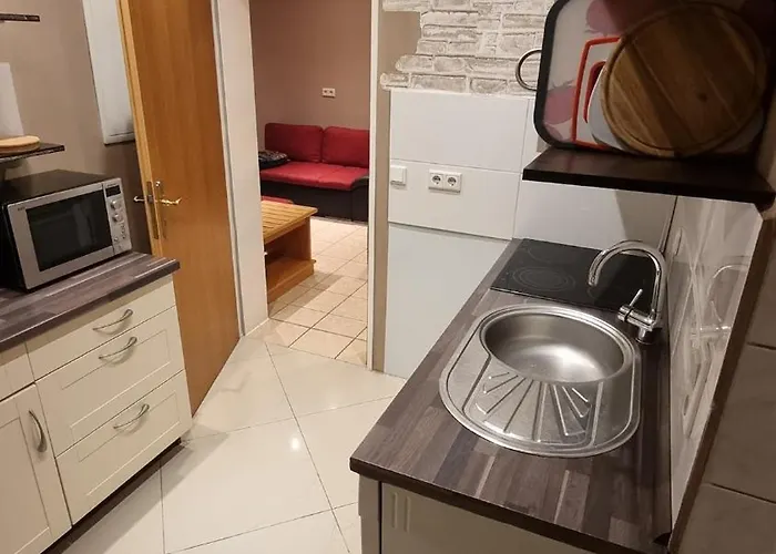 Apartmán Basecamp 60 Am Waldrand - Fuer Gruppen Familien Monteure - Helles 2-Zimmer-Souterrain - Frankfurt, Hanau, Giessen - Kostenlose Parkplaetze Altenstadt