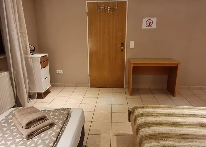 Basecamp 60 Am Waldrand - Fuer Gruppen Familien Monteure - Helles 2-Zimmer-Souterrain - Frankfurt, Hanau, Giessen - Kostenlose Parkplaetze Altenstadt