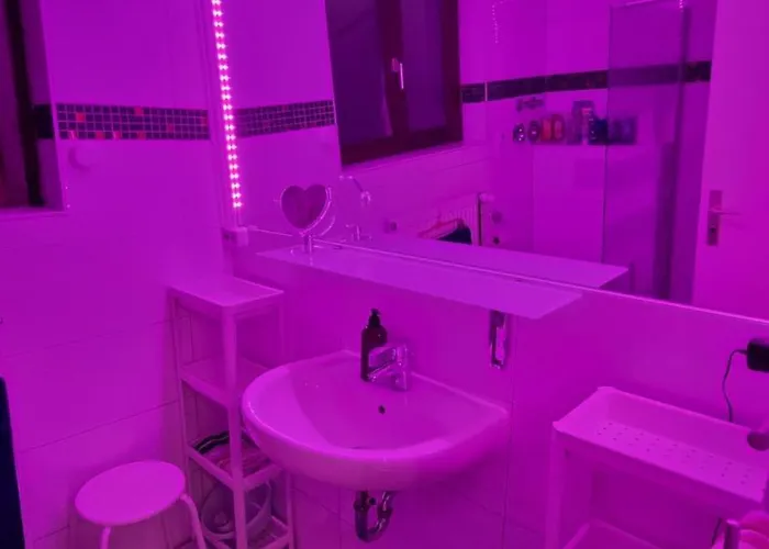 Basecamp 60 Am Waldrand - Fuer Gruppen Familien Monteure - Helles 2-Zimmer-Souterrain - Frankfurt, Hanau, Giessen - Kostenlose Parkplaetze * Altenstadt