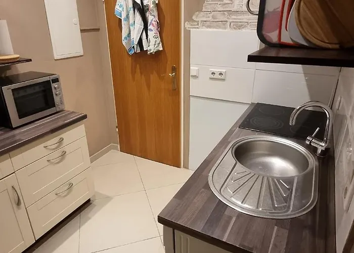 Basecamp 60 Am Waldrand - Fuer Gruppen Familien Monteure - Helles 2-Zimmer-Souterrain - Frankfurt, Hanau, Giessen - Kostenlose Parkplaetze Apartmán *