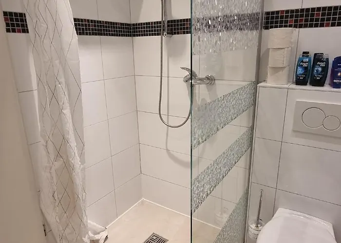 Basecamp 60 Am Waldrand - Fuer Gruppen Familien Monteure - Helles 2-Zimmer-Souterrain - Frankfurt, Hanau, Giessen - Kostenlose Parkplaetze Apartmán Altenstadt