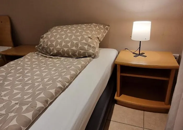 Basecamp 60 Am Waldrand - Fuer Gruppen Familien Monteure - Helles 2-Zimmer-Souterrain - Frankfurt, Hanau, Giessen - Kostenlose Parkplaetze *